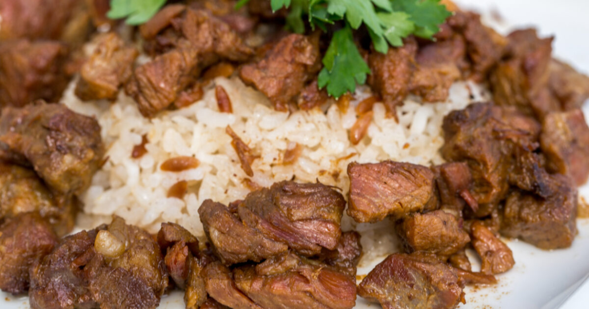 Συνταγή για Πολίτικο μοσχαράκι τας κεμπάπ με βουτυράτο πιλάφι