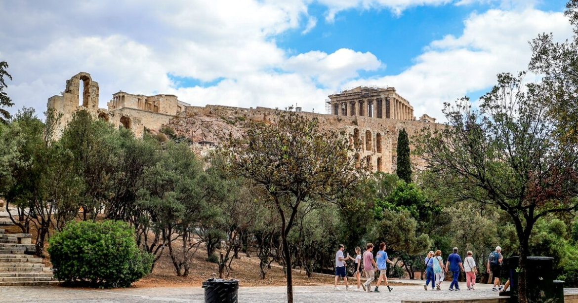«Τι θα μπορούσαν να μάθουν οι Γερμανοί από τους Έλληνες»: H γερμανική δημόσια τηλεόραση εκθειάζει την χώρα μας