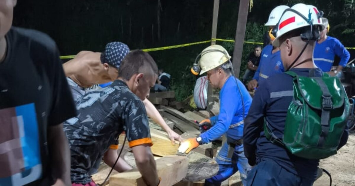 Τραγωδία στην Κολομβία: 18 εργάτες παγιδευμένοι σε χρυσωρυχείο