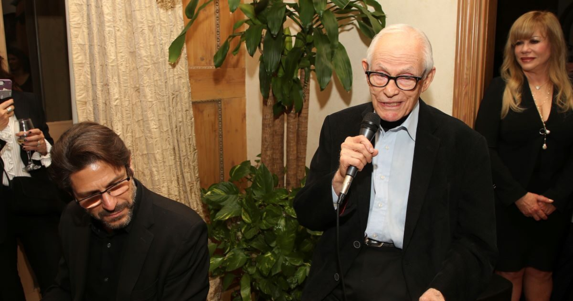 Πέθανε ο στιχουργός Άλαν Μπέργκαν στα 99 του – Είχε βραβευτεί με Όσκαρ, Grammy και Emmy