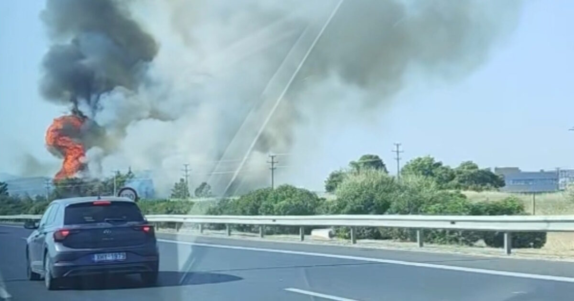 Φωτιά στο Κορωπί κοντά στην Αττική Οδό