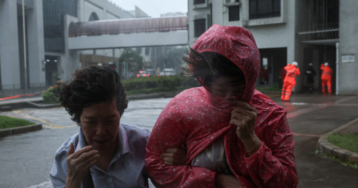 Κίνα: Ο τυφώνας Γουίφα χτυπά το Χονγκ Κονγκ με ανέμους 118 χλμ την ώρα – Ακυρώθηκαν 500 πτήσεις