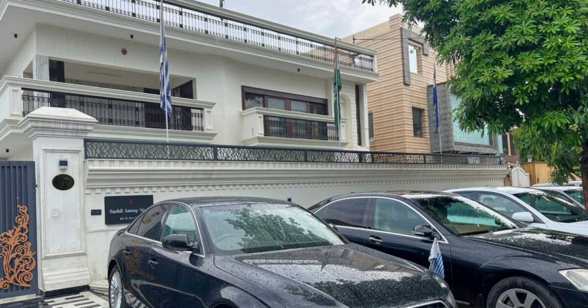 Ινδία: Παρίστανε τον πρέσβη φανταστικών χωρών για δέκα χρόνια και εξαπατούσε απεγνωσμένους Ινδούς