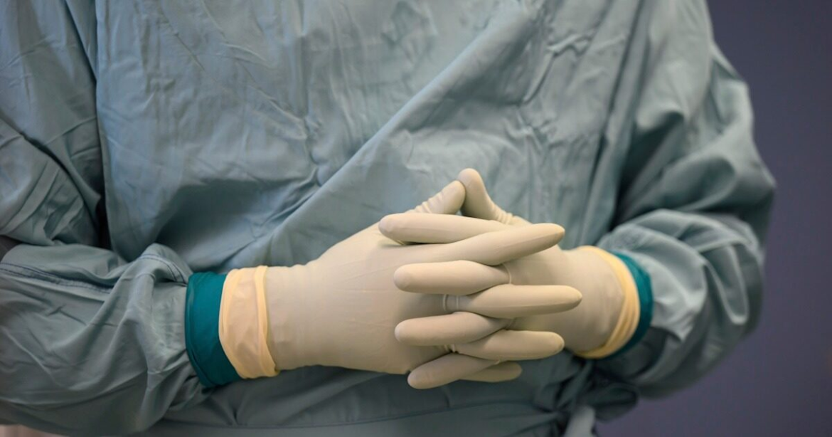 Γιατρός της επαρχίας ζήτησε φακελάκι για να χειρουργήσει ασθενή, τον απείλησε και τον εξευτέλισε – Καταγγελία από τον Άδωνι Γεωργιάδη