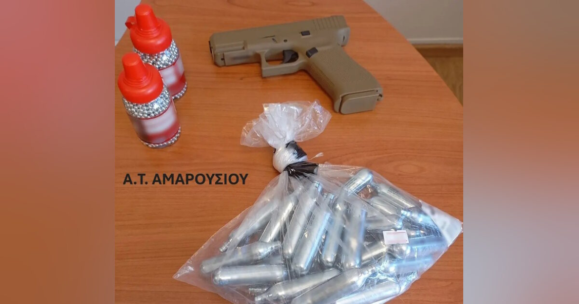 Μαρούσι: 20χρονος πυροβολούσε με αεροβόλο από το σπίτι του – Προκάλεσε ζημιές σε σπίτια, γραφεία εφημερίδας και ένα ιατρείο