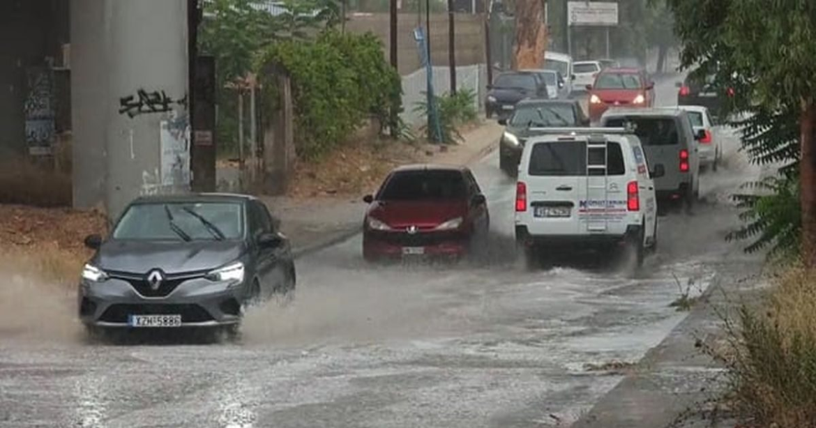 Καιρός: Ισχυρές καταιγίδες στην Αττική, βρέχει στα βόρεια προάστια – Κακοκαιρία σε Στερεά Ελλάδα, Μακεδονία και Θεσσαλία