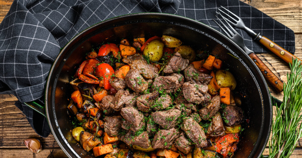 Συνταγή για χοιρινό «εξοχικό» στην γάστρα