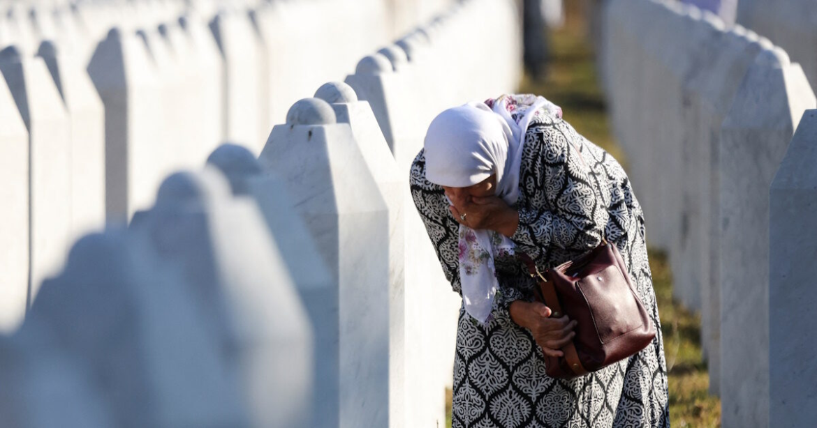 Σρεμπρένιτσα: Ανείπωτη θλίψη και πόνος στην Βοσνία με αφορμή την επέτειο 30 ετών από τη σφαγή 8.000 μουσουλμάνων