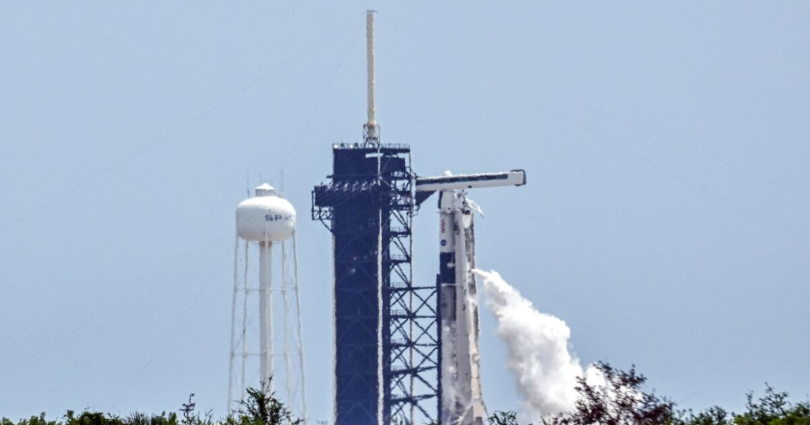 SpaceX: Εκτοξεύτηκε το διαστημόπλοιο Dragon με τους 4 αστροναύτες με ρότα τον ISS