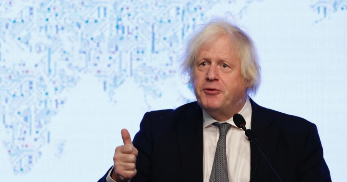 Ο Μπόρις Τζόνσον επέλεξε και πάλι την Εύβοια για τις διακοπές του – Μαζί του και τα 4 από τα 9 παιδιά του