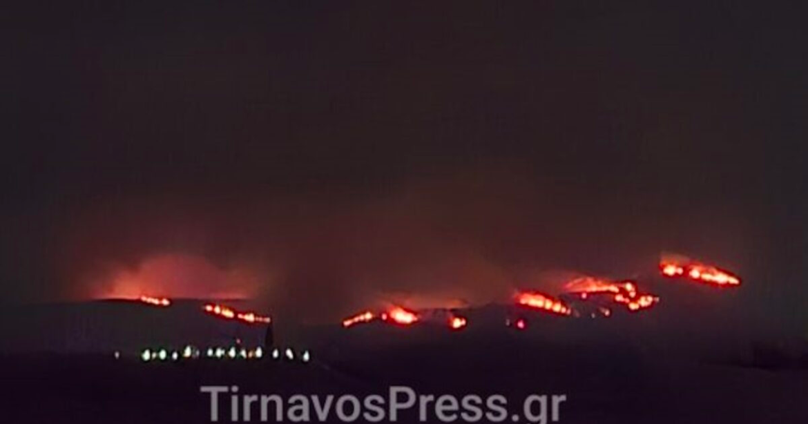Μαίνεται η μεγάλη φωτιά στον Τύρναβο – Συνεχίζεται η μάχη με τις φλόγες