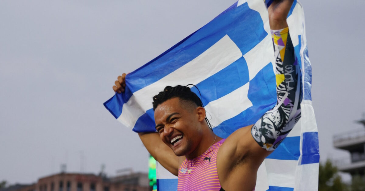 Εμμανουήλ Kαραλής: Η ελληνική σημαία, οι selfie με τους θαυμαστές και το ελβετικό τυρί