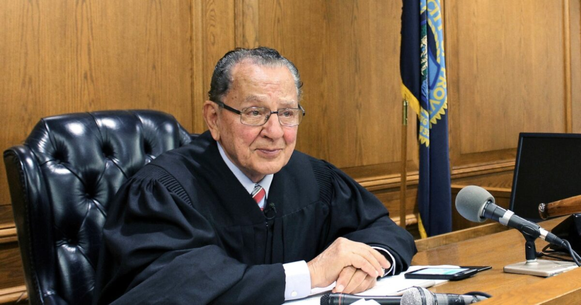 Φρανκ Κάπριο: Πέθανε ο «πιο καλός δικαστής στον κόσμο» – Ανέδειξε τη συμπόνια και την ενσυναίσθηση στις δικαστικές αίθουσες