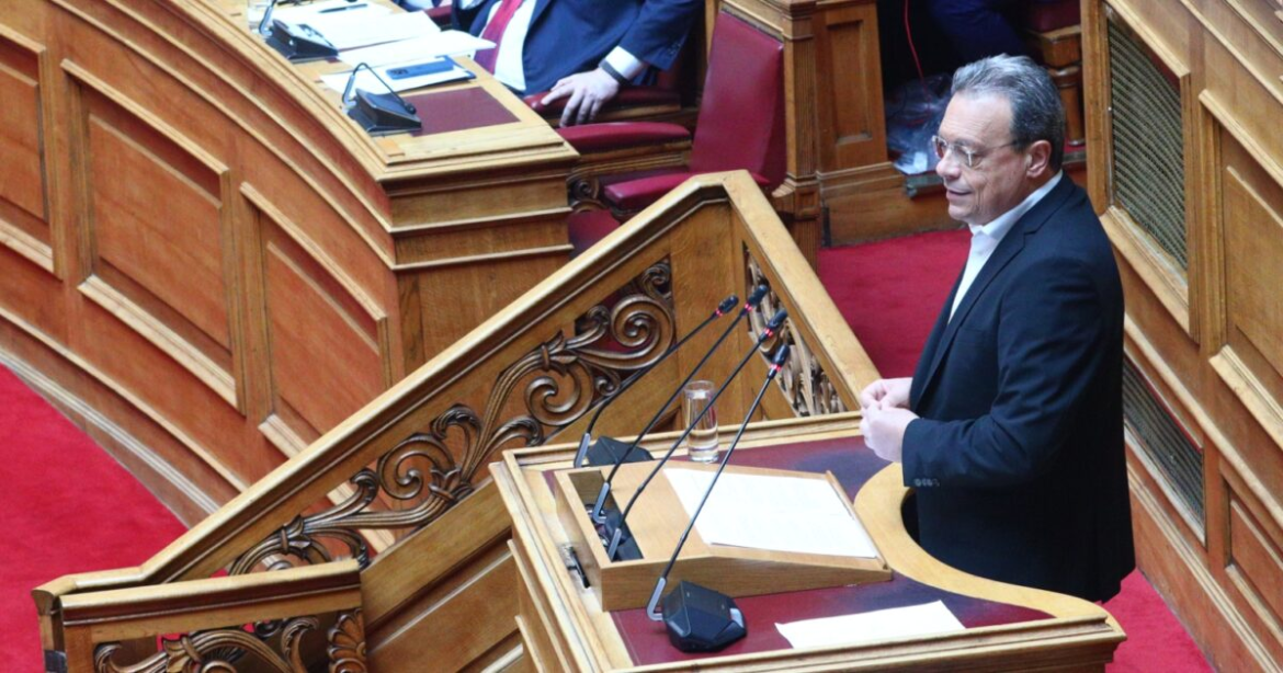 Ο Σωκράτης Φάμελλος αποχαιρετά τον Απόστολο Βεσυρόπουλο – «Μεγάλη θλίψη για την απροσδόκητη απώλεια»