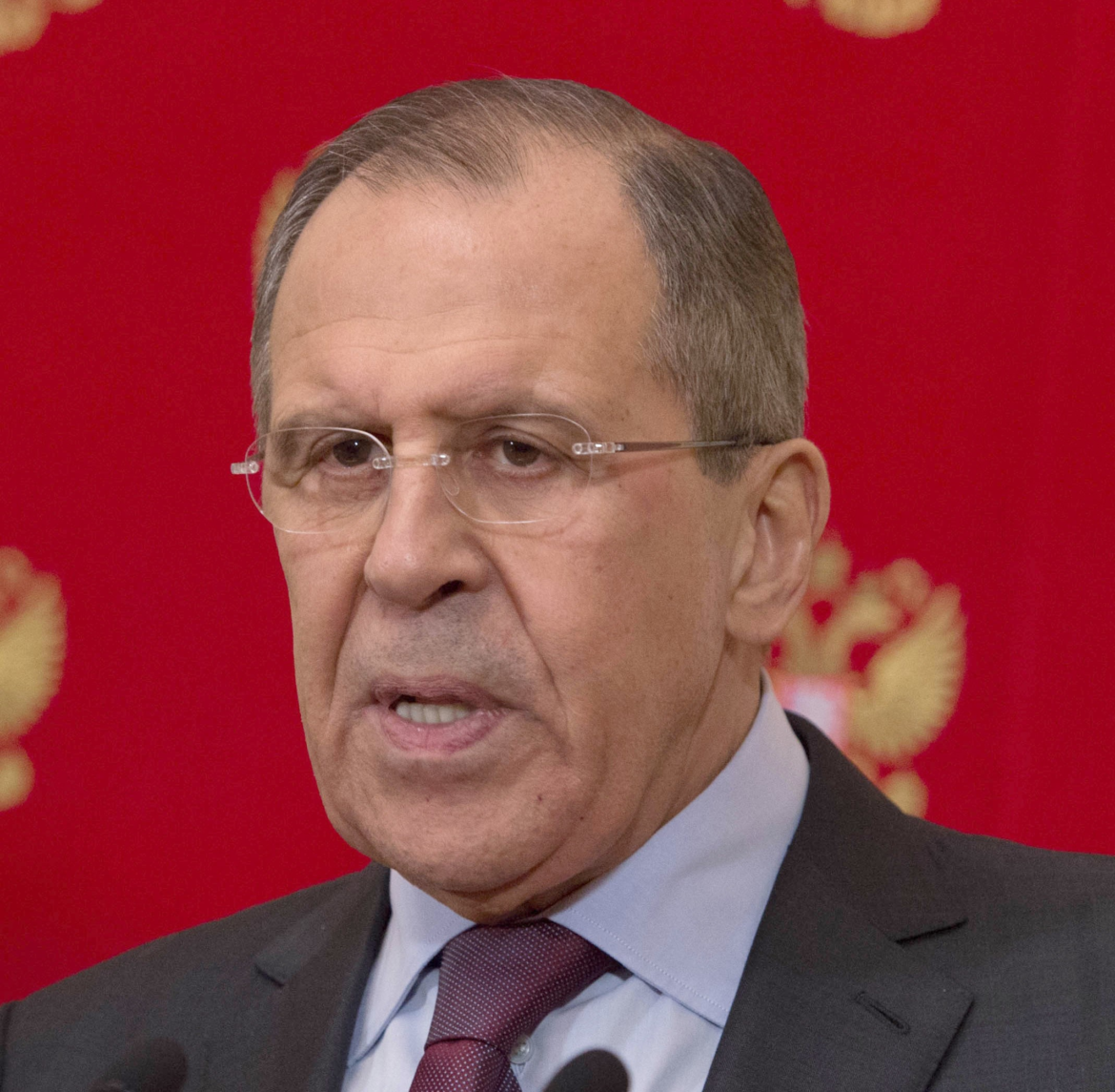 Λαβρόφ: «Ο Πούτιν Είναι Έτοιμος να Συναντήσει τον Ζελένσκι, Αλλά Πρέπει να Επιλυθούν Όλα τα Θέματα Πρώτα»