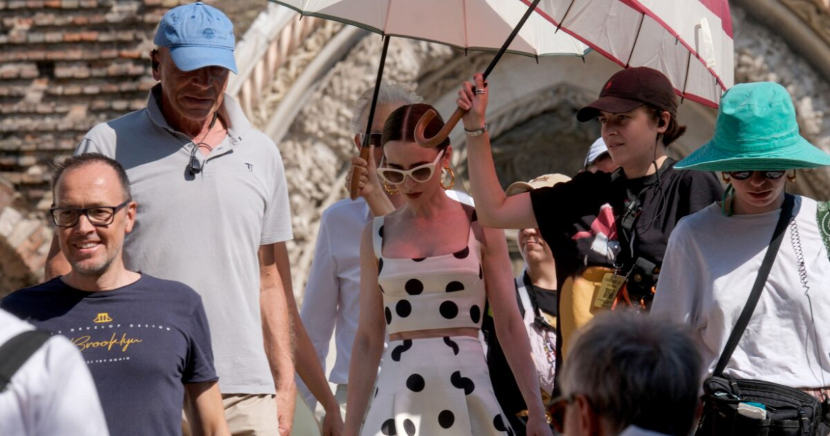 Emily in Paris: Πέθανε στα γυρίσματα ο βοηθός σκηνοθέτη Ντιέγκο Μπορέλα – Κατέρρευσε μπροστά στο συνεργείο