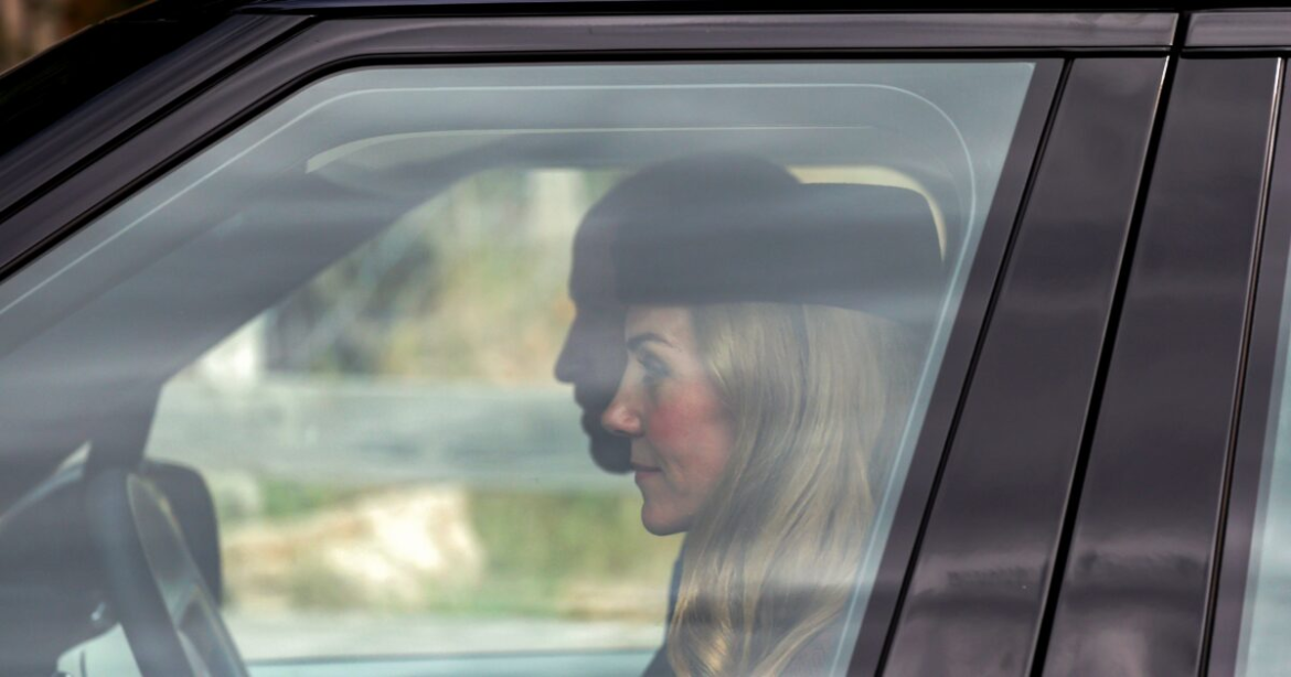 Η Κέιτ Μίντλετον ανανεωμένη και σχεδόν ξανθιά στην κυριακάτικη λειτουργία στο Μπαλμόραλ της Σκωτίας