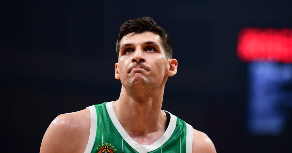 Ντίνος Μήτογλου: «Σκέφτηκα την απόσυρση, αλλά δεν σταμάτησα να ελπίζω»