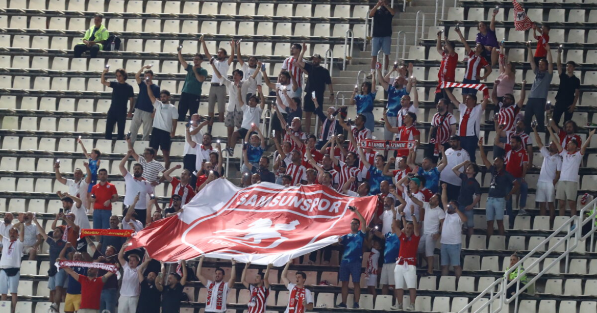 Σαμσουνσπόρ – Παναθηναϊκός: Απαγορεύτηκε προκλητικό πανό των Τούρκων για τον Κεμάλ