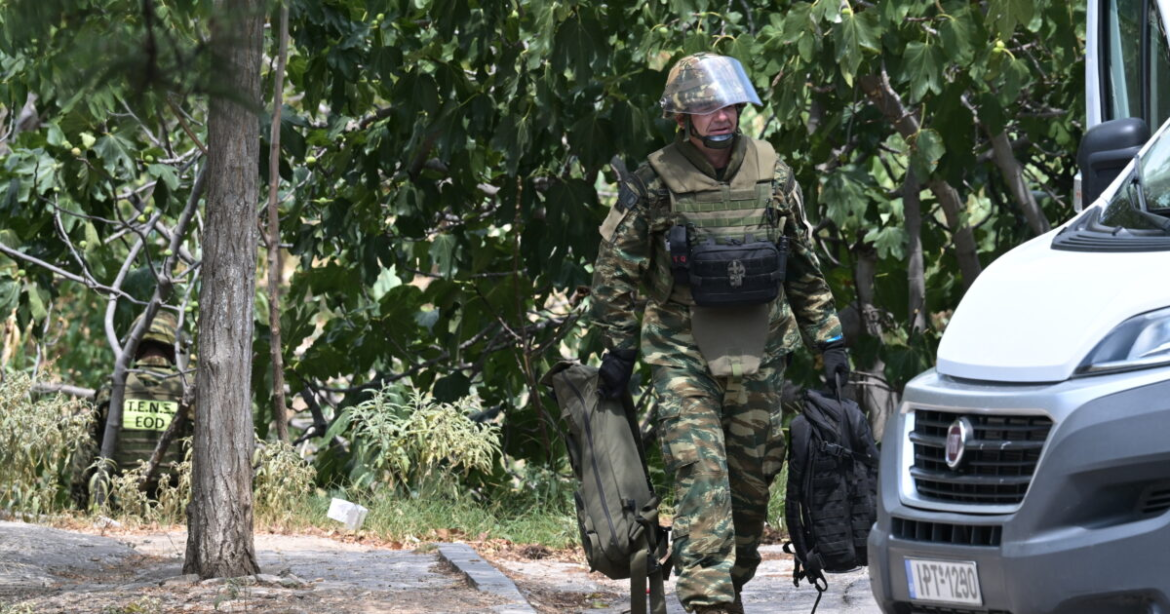 Παλαιό Φάληρο: Απομακρύνθηκε το βλήμα του Β’ Παγκοσμίου Πολέμου – Δείτε βίντεο