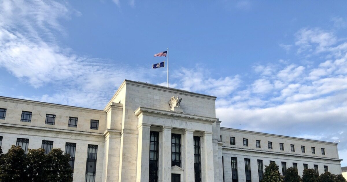 Κασκάρι (Fed): Πιθανόν να χρειαστεί μια μείωση των επιτοκίων βραχυπρόθεσμα