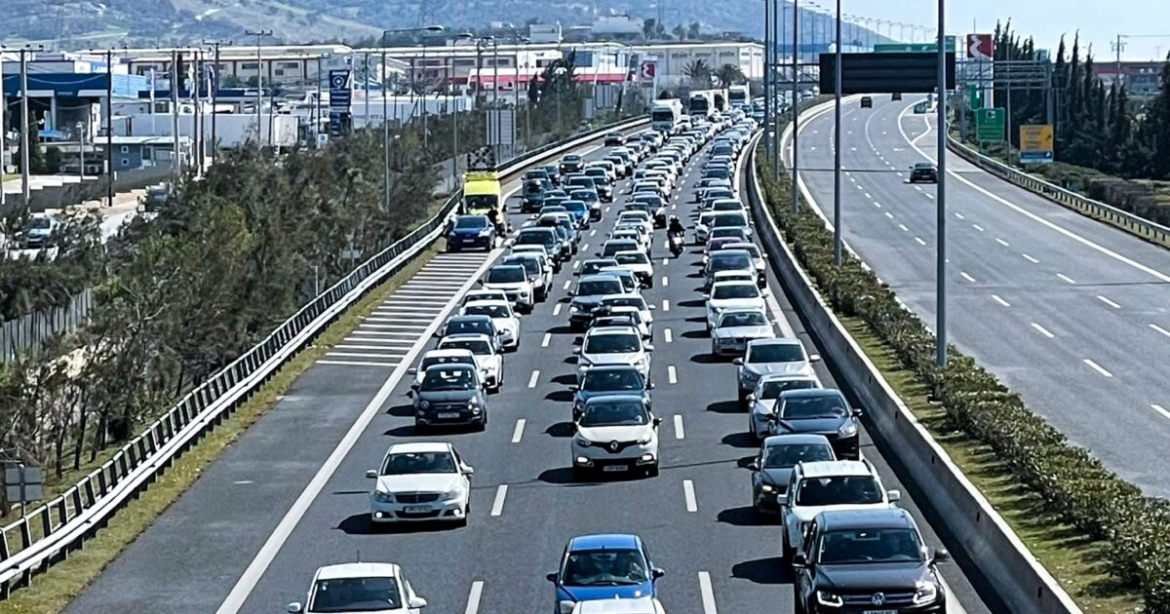 Τροχαίο στην Αττική Οδό: Καραμπόλα 4 αυτοκινήτων στην έξοδο προς Ελευσίνα – Κλειστή η αριστερή λωρίδα