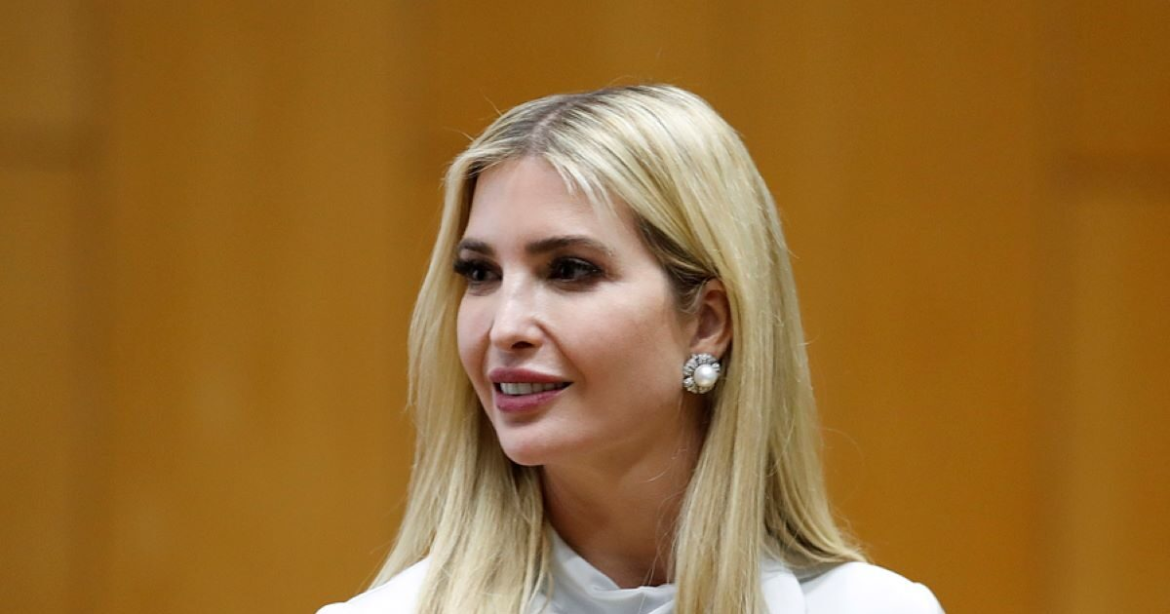 Η Ιβάνκα Τραμπ με μαύρο μικροσκοπικό μπικίνι σε γιοτ στο Μαϊάμι – Παρέα με την Ζιζέλ Μπούντχεν