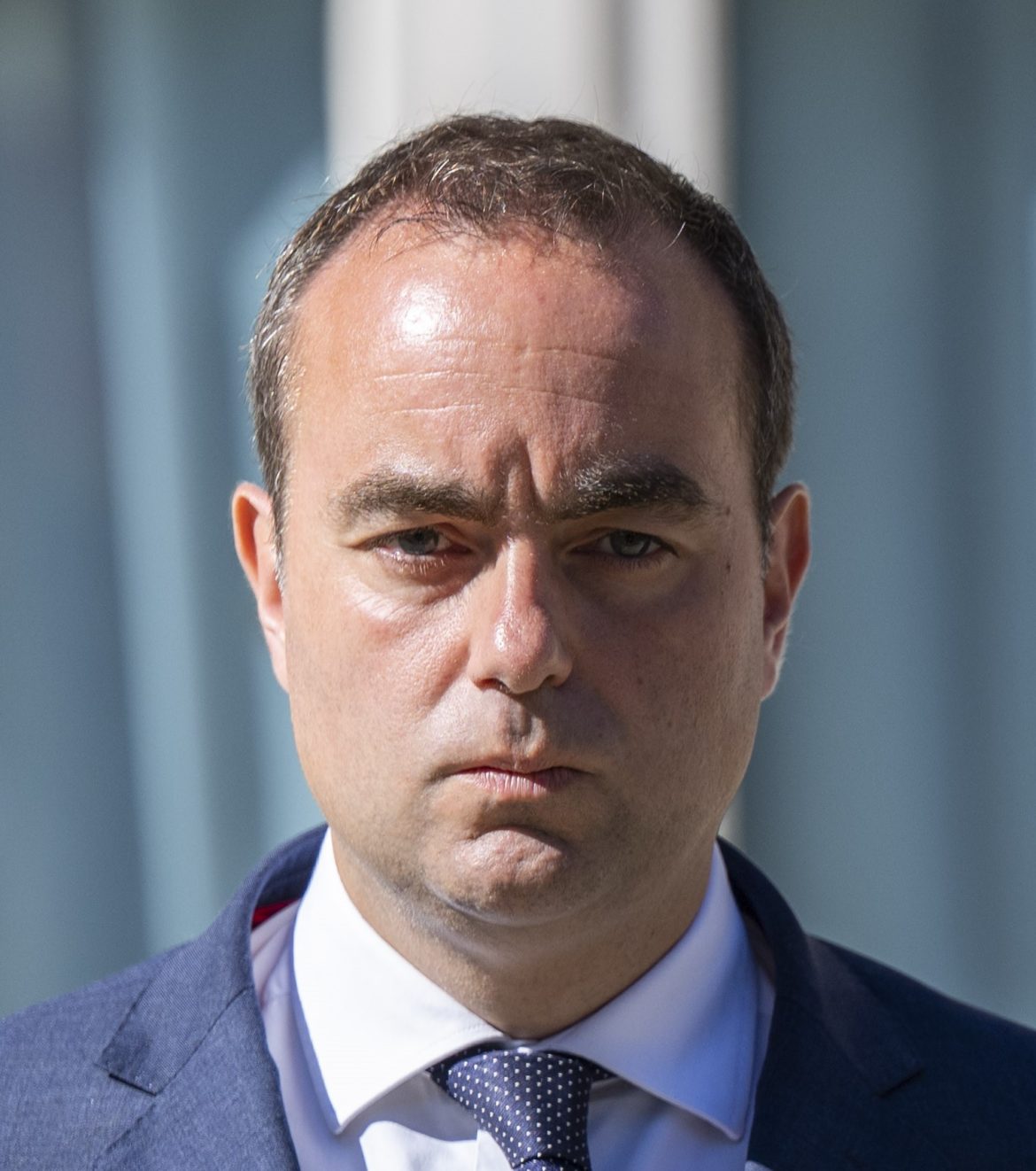 Νέα Εποχή στη Γαλλία: Ο Μακρόν Διορίζει τον Σεμπαστιάν Λεκορνί Πρωθυπουργό Μετά την Πτώση της Κυβέρνησης