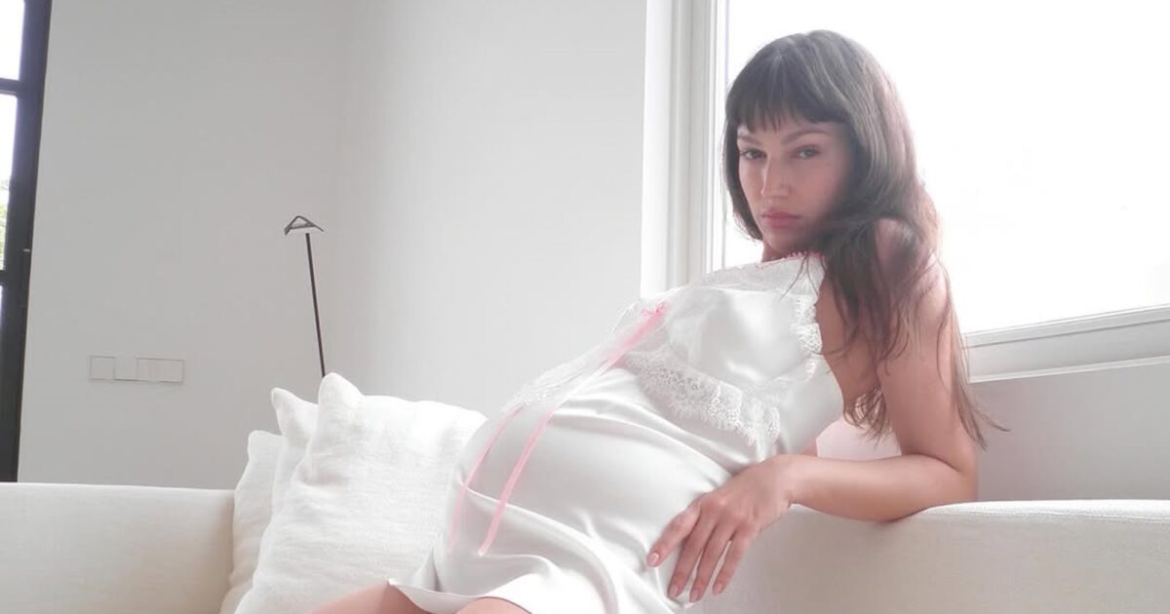 Έγκυος η Τόκιο της σειράς «La Casa De Papel»: Η αποκάλυψη της Ούρσουλα Κορμπερό στο Instagram