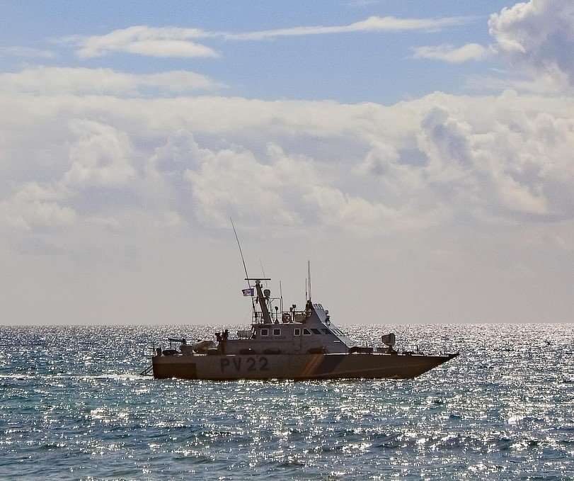 Επιχείρηση διάσωσης 5 ατόμων σε αλιευτικό στον Θερμαϊκό
