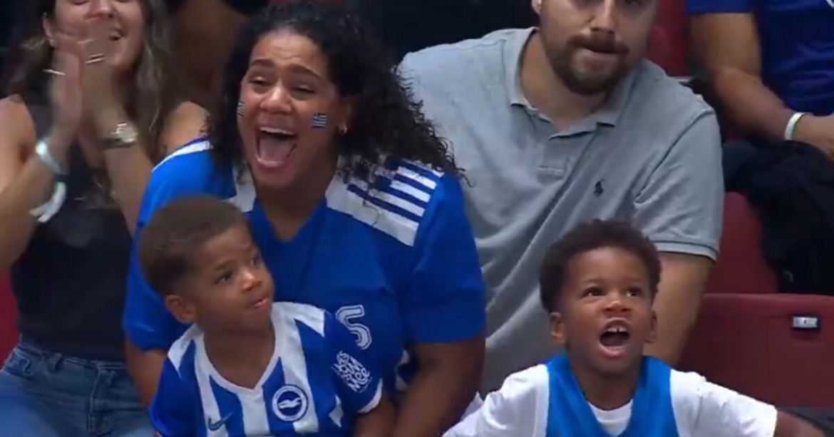 Η Μαράια και τα παιδιά του Γιάννη Αντετοκούνμπο πανηγύρισαν έξαλλα ένα καλάθι του στο Ελλάδα – Φινλανδία