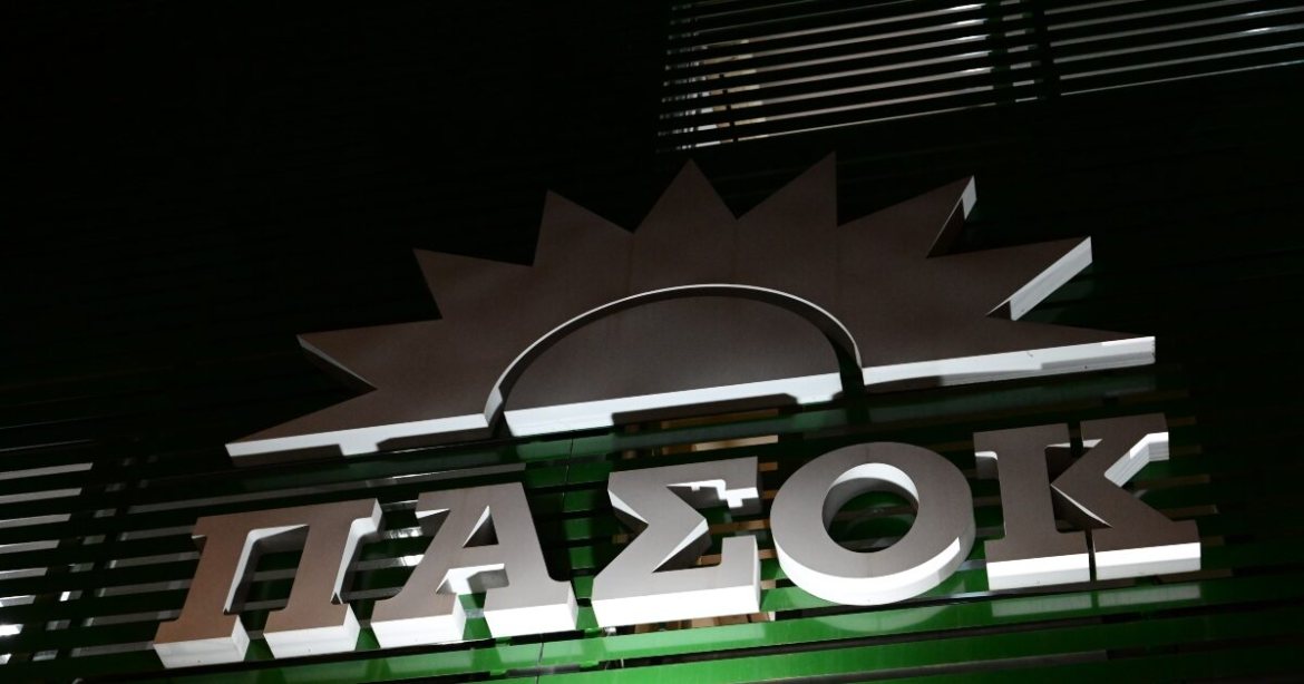 Σκληρή απάντηση ΠΑΣΟΚ στον Μητσοτάκη: «Χωρίς όραμα για τη χώρα και γεμάτος αλαζονεία, με μοναδική αγωνία την εξουσία του»