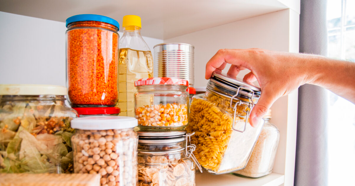 Χοιρινές μπριζόλες με πατάτες, σαρδέλα με ντομάτα και λεμονάτο κοτόπουλο, ξεχωρίζουν στο μενού της επόμενης εβδομάδας