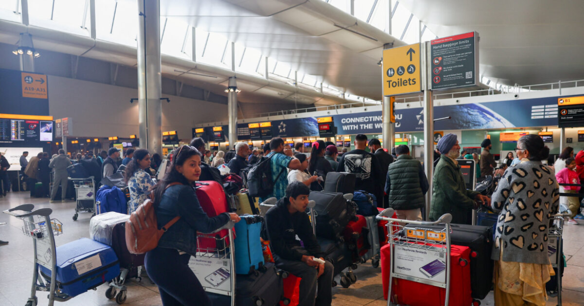 Κυβερνοεπίθεση σε αεροδρόμια: Συνεχίζονται οι καθυστερήσεις σε Χίθροου, Βερολίνο και Βρυξέλλες – «Οι πτήσεις θα επηρεαστούν για μέρες», προειδοποιούν οι ειδικοί