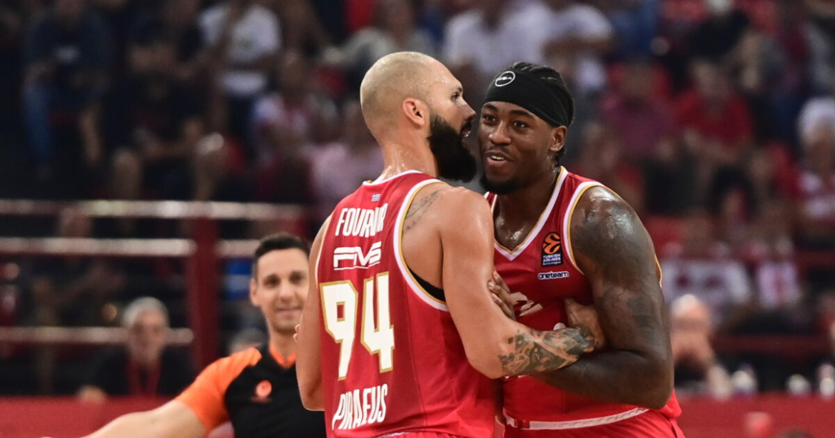 Η Ζαλγκίρις ζήτησε γαλακτομπούρεκο από τον Εβάν Φουρνιέ, αλλά ο Μόουζες Ράιτ προτιμάει γύρο