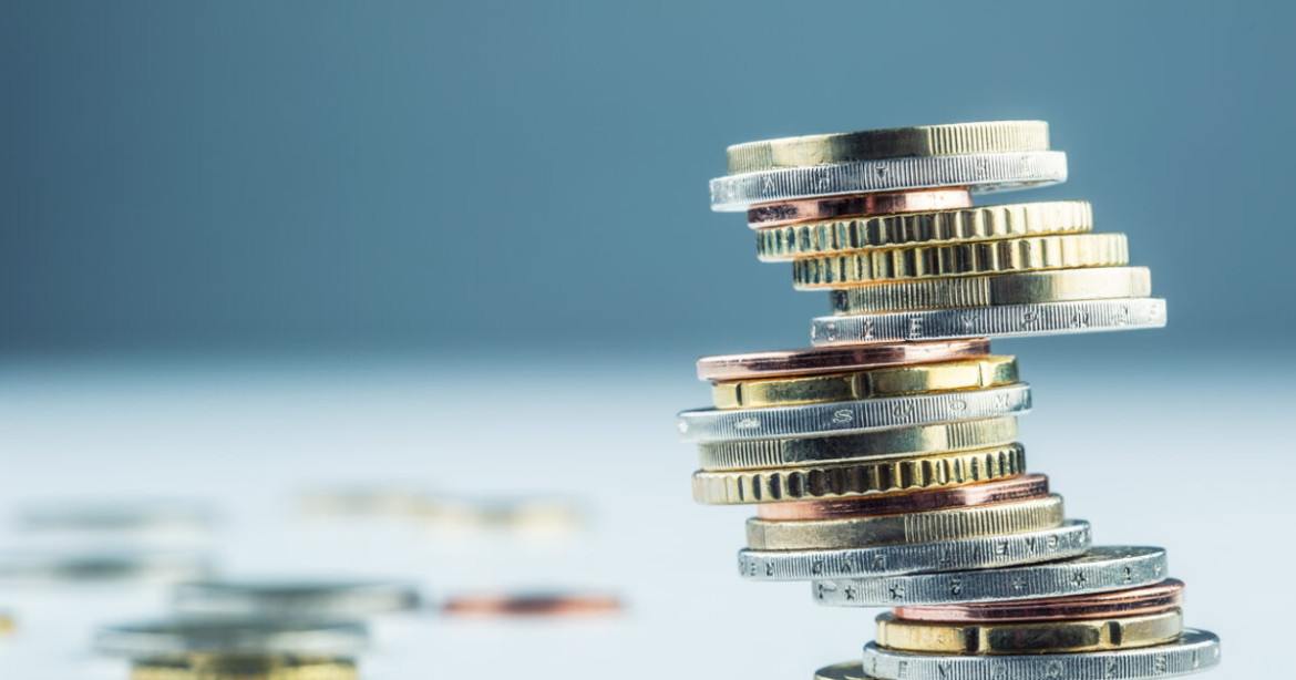 Αυτοί είναι οι νέοι φορολογικοί συντελεστές: Στο 18% στα εισοδήματα 10 ως 20.000 – Μεγαλύτερες μειώσεις για οικογένειες με παιδιά