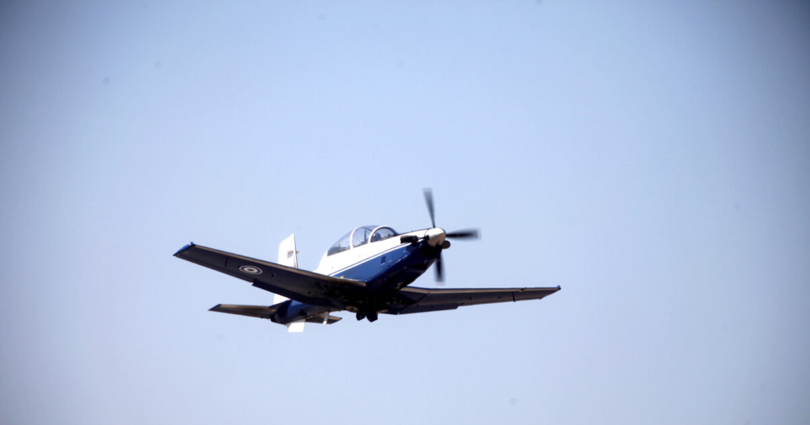 Εκπαιδευτικό αεροσκάφος έπεσε στο Τατόι – Πληροφορίες για έναν νεκρό