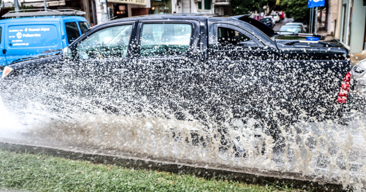 Καιρός: Ισχυρές βροχές, καταιγίδες και χαλάζι μέχρι την Παρασκευή – Θράκη, Ανατολικό Αιγαίο και Δωδεκάνησα οι «επικίνδυνες» περιοχές