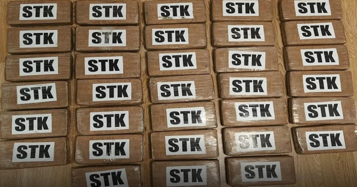 38 κιλά κοκαΐνη σε κοντέινερ με μπανάνες στο λιμάνι του Πειραιά – Εικόνες από το παράνομο φορτίο