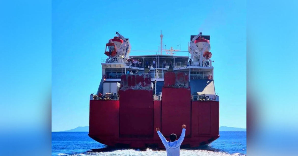 Παρέλαση 28ης Οκτωβρίου: Η φωτογραφία της χρονιάς από την Σίκινο – Ο συγκλονιστικός αποχαιρετισμός του δημάρχου