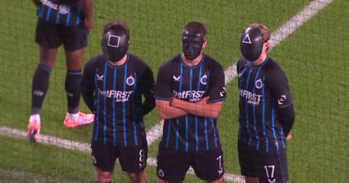 Ο Χρήστος Τζόλης πέτυχε γκολ στο παιχνίδι της Μπριζ με τη Ντέντερ και πανηγύρισε με μάσκα από το Squid Game