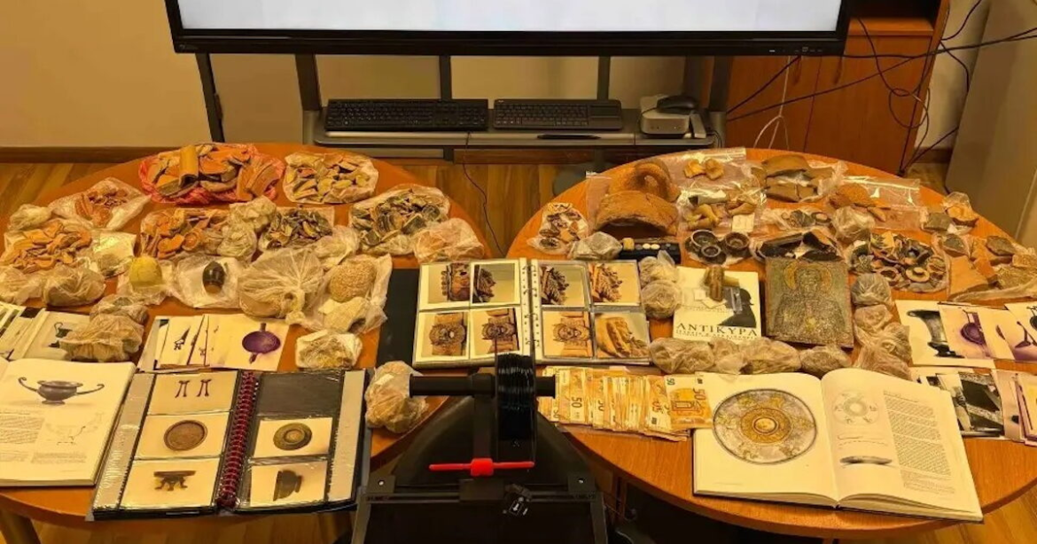 Συνελήφθη μέλος διεθνούς οργάνωσης αρχαιοκάπηλων -Βρέθηκαν αρχαία αντικείμενα και θρησκευτικές εικόνες σπίτι του