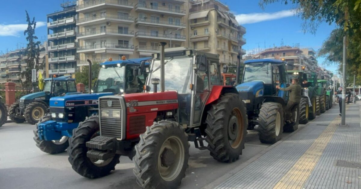 Οι αγρότες στους δρόμους: Στήνονται τα μπλόκα ενώ οι πληρωμές «τρέχουν»
