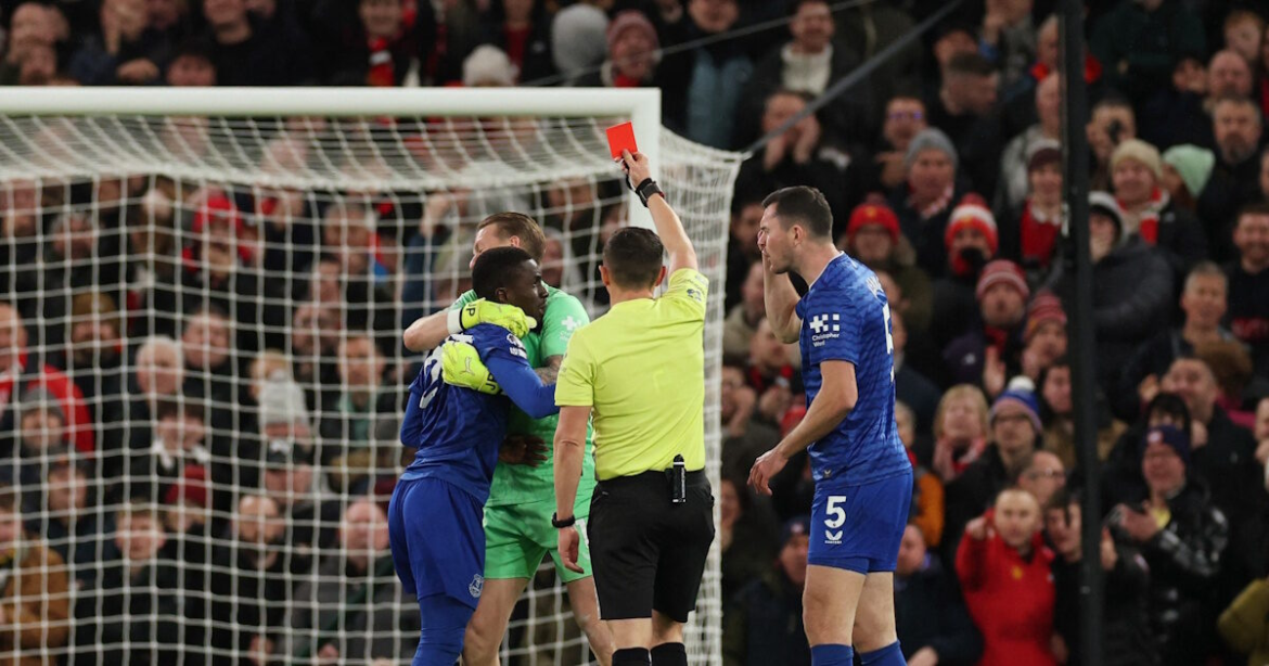 Ο Γκουέι έδωσε σφαλιάρα σε συμπαίκτη του και αποβλήθηκε στο Μάντσεστερ Γιουνάιτεντ – Έβερτον