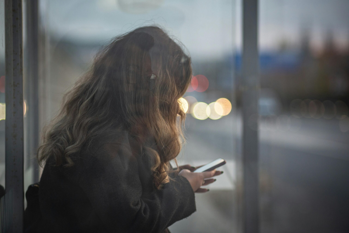 Μιμίδια Εξουσίας: Πώς τα Trolls Μεταμορφώνουν τον Δημόσιο Λόγο