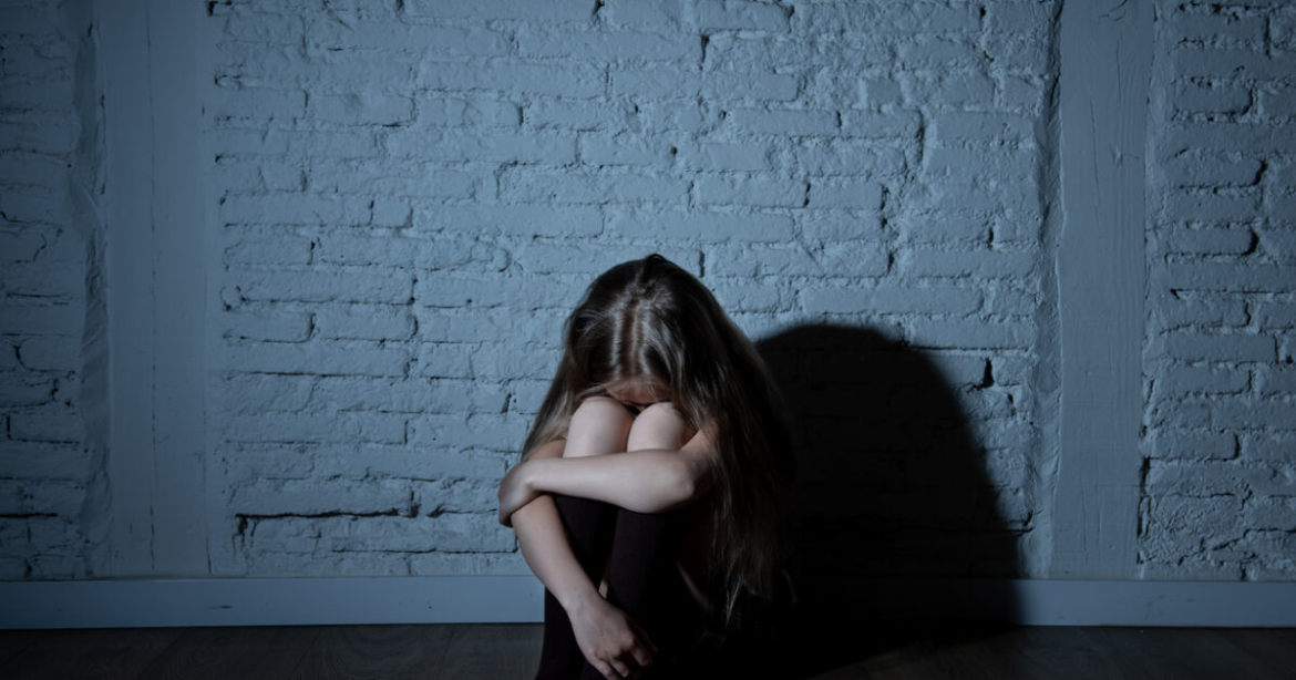 Πάτρα: 40χρονος καθηγητής έδειξε γυμνές φωτογραφίες των παιδιών του σε μαθήτρια και συνελήφθη