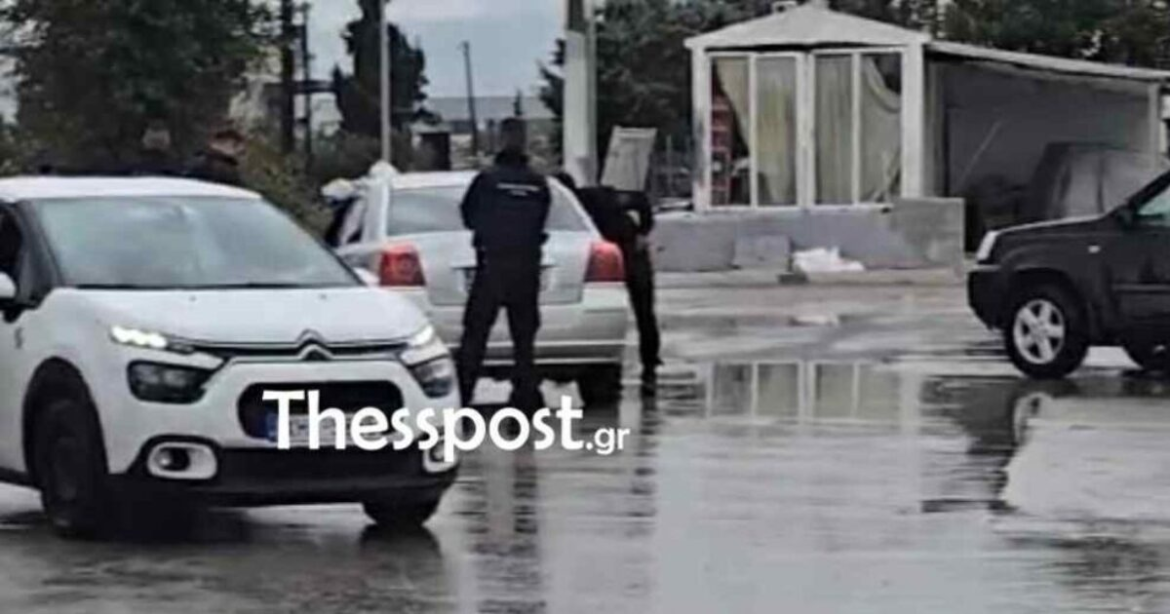 Θεσσαλονίκη: Βίντεο με τους αστυνομικούς μέσα σε καταυλισμό Ρομά – Εντατικοί έλεγχοι στα αυτοκίνητα των κατοίκων