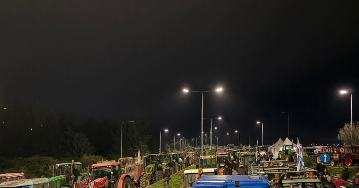 Μπλόκα αγροτών: Nύχτα σε Νίκαια, Μάλγαρα και Ε65 – Πολλαπλασιάζονται οι κλειστοί δρόμοι από την Τρίτη
