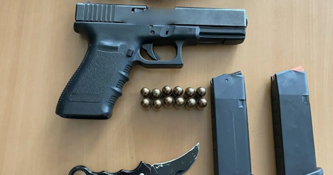 Πετράλωνα: 44χρονος κυκλοφορούσε με κάρτα αστυνομικού, πιστόλι και μαχαίρι