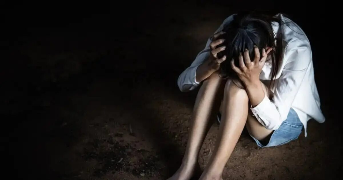 Θεσσαλονίκη: 44χρονος προσπάθησε να στραγγαλίσει την 34χρονη σύντροφό του – Ξυλοκόπησε και τον 14χρονο γιο της